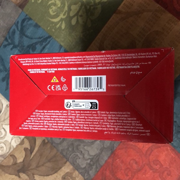 🎁TRANSFORMERS🎁BNIB BUMBLEBEE COLLECTIBLE - Picture 7 of 7